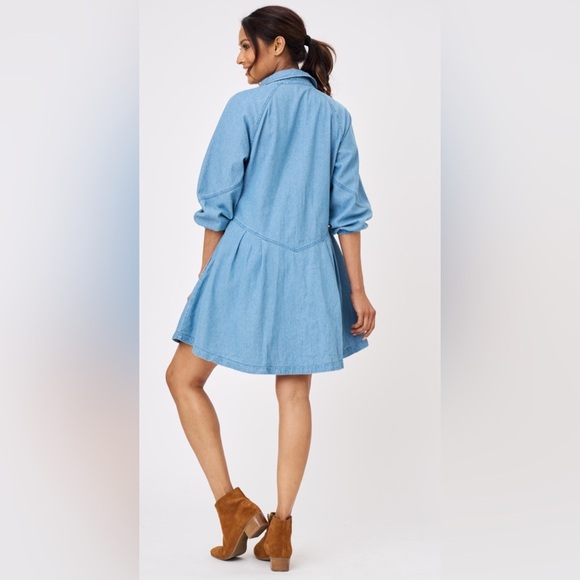 Le La Lo Chambray Light Wash Denim Cotton Shirt Dress Women's Medium Pockets - Picture 2 of 7